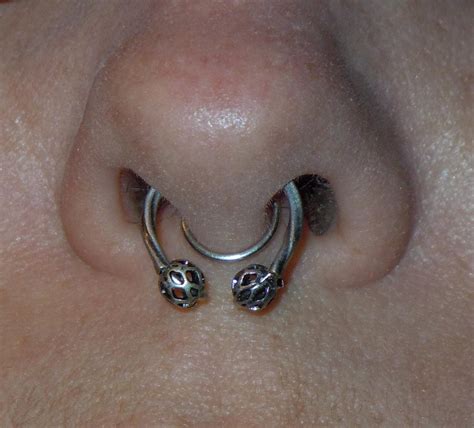 fake horse shoe septum|how to make a false septum piercing.